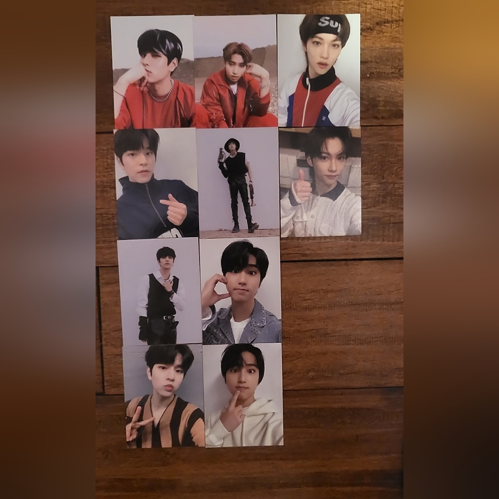 3 members of straykids photo cards